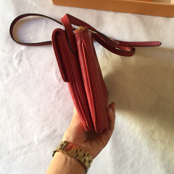 {Louis Vuitton} crossbody - Picture 3 of 11